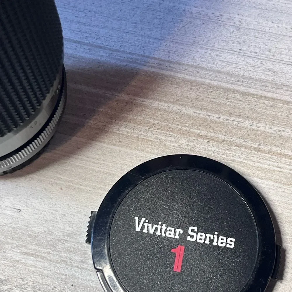 Vivitar SLR Lens 70-210MM 1:3.5 Macro Focusing Zoom for film cameras plus bag